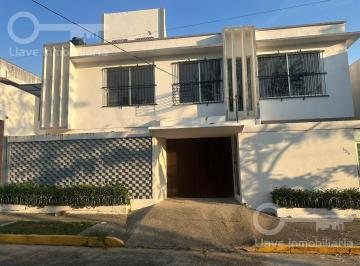 Casa · 290m² · 2 Recámaras · 1 Estacionamiento · Renta de Casa de 2 Niveles en Calle Zamora, Col. Centro, Coatzacoalcos, Ver.
