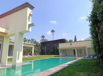 Casa · 450m² · 5 Recámaras · 3 Estacionamientos - Coldwell Banker Magno · Casa en Venta en Cuernavaca, Morelos