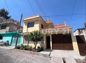 Casa · 350m² · 5 Recámaras · 2 Estacionamientos · Casa en Venta en Miravalles, Iztapalapa Cdmx