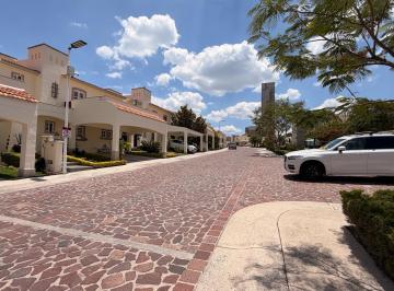 Casa · 262m² · 3 Recámaras · 2 Estacionamientos · Casa - Fraccionamiento Cumbres del Lago