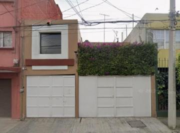 Casa de 3 habitaciones, Coyoacán · Casa en Venta en Prado Churubusco
