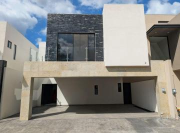 Casa de 3 habitaciones, Monterrey · Casa en Venta en Carretera Nacional