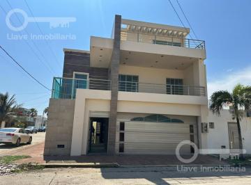 Casa · 600m² · 3 Recámaras · 2 Estacionamientos · Casa en Renta en Francisco Téllez Bautista, Col. Playa Sol, Coatzacoalcos, Ver.