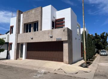 Casa · 264m² · 4 Recámaras · 3 Estacionamientos · Casa en Venta en Country del Rio