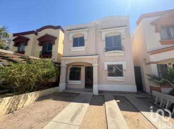 Casa · 97m² · 2 Recámaras · 2 Estacionamientos · Casa en Renta en Cerrada Pimas, Muy Cerca del Miniparque Industrial de Hermosillo Sonora
