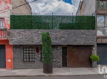 Casa · 160m² · 3 Recámaras · 2 Estacionamientos · Casa en Venta Venustiano Carranza