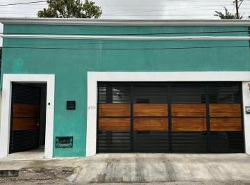 Casa · 290m² · 4 Recámaras · 2 Estacionamientos · Casa en Venta en Zona del Chembech Centro de Mérida