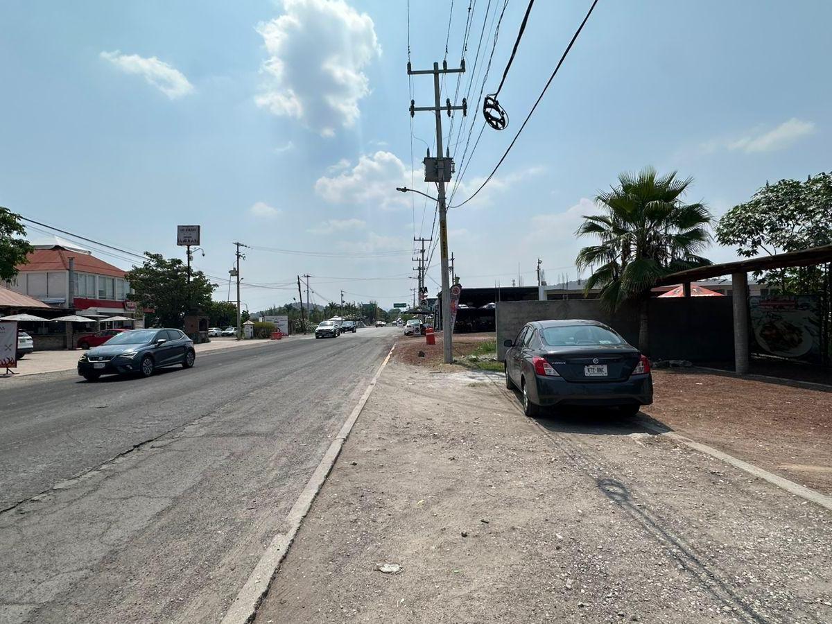 Terreno Comercial 1,000 m&sup2; Sobre Carretera Federal Al Aeropuerto de Cuernavaca