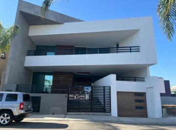 Casa de 3 habitaciones, Tijuana · Casa Nueva | 760 m² | 3 Recámaras | Sótano con Bar | 8 Estacionamientos