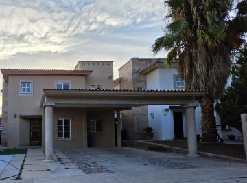 Casa · 200m² · 3 Recámaras · 3 Estacionamientos · Casa Ubicada Enpor La Av La Cantera en La Zona de Más Alta Plusvalía en La Ciudad con Escuelas, Ho