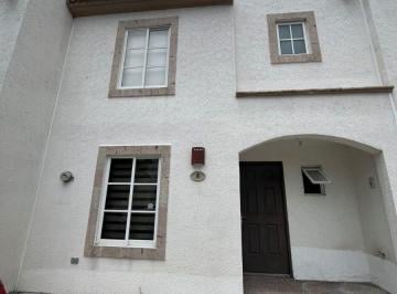 Casa en condominio de 4 habitaciones, Querétaro · Iluminada Casa en Exclusivo y Ordenado Condominio. Cerca de Todos Los Servicios y con Seguridad.