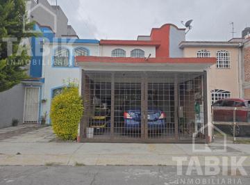 Casa · 90m² · 3 Recámaras · 2 Estacionamientos · Se Vende Casa en Metepec Totalmente Amueblada, con Jardín Propio