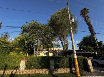 Casa de 6 habitaciones, Tequisquiapan · Casa en Venta en Granjas Residenciales, Tequisquiapan | 4,208 m² de Terreno, Alberca, Bungalow