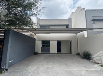 Casa · 166m² · 3 Recámaras · 2 Estacionamientos · Casa en Renta Cerradas de Cumbres Sector Cacto