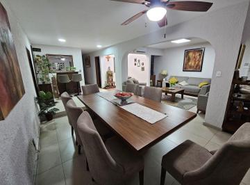 303a5543f3533edcef9288bfdf0f93fae90be62d318fa623d2cb1404f049d3b3 · Casa en Venta en Chapultepec Country | 3 Recámaras | Excelente Ubicación y Estad