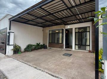 Casa en condominio de 2 habitaciones, Aguascalientes · ¡Excelente Opcion! Acogedora Casa de Una Planta en Venta en Bosques Sereno
