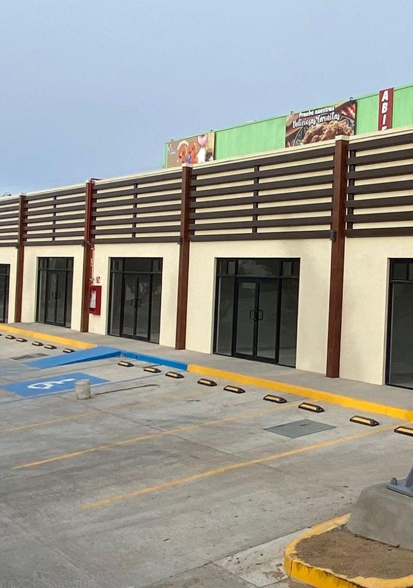 Local Comercial 98 m&sup2; en Tecate Plaza Tanama