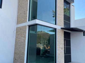 Casa de 3 habitaciones, Pátzcuaro · Casa Hura en Pátzcuaro | Diseño Moderno, Amplios Espacios y Alta Plusvalía