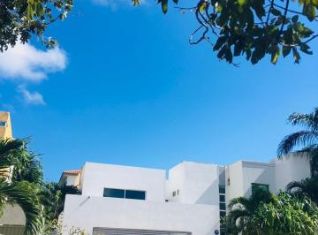 Casa · 367m² · 4 Recámaras · 2 Estacionamientos · Casa en Venta en Sm11, Cancún