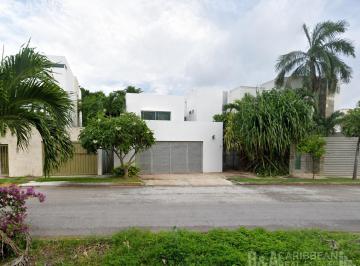 Casa · 367m² · 4 Recámaras · 2 Estacionamientos · Casa en Venta y Renta en Sm11, Cancún