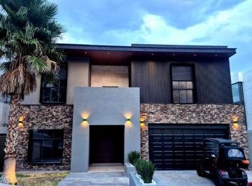Casa de 4 habitaciones, Chihuahua · Casa en Renta 344 m² Bosques de San Francisco $67 Rec. en P. B. y Páneles Solares