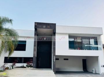 Casa · 1200m² · 6 Recámaras · 6 Estacionamientos · Casa en Venta en Monterrey