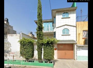 Casa de 4 habitaciones, Venustiano Carranza · Casa en Venta en Col. Revolución | Corea a Pasos de Av Oceanía y Eje 2 Norte
