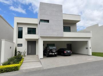 Casa de 4 habitaciones, Monterrey · Casa en Venta en Sienna Residencial – Carretera Nacional
