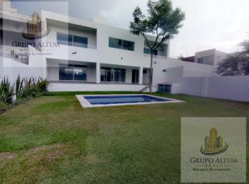Casa · 400m² · 5 Recámaras · 3 Estacionamientos · Venta de Casa en El Fracc. Burgos Bugambilias