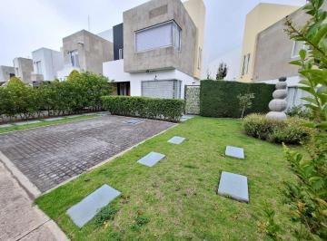Casa en condominio de 3 habitaciones, Metepec · Foresta en Esquina con Excedente