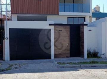Casa · 230m² · 4 recámaras · 1 estacionamiento · Casa en Venta en Independencia