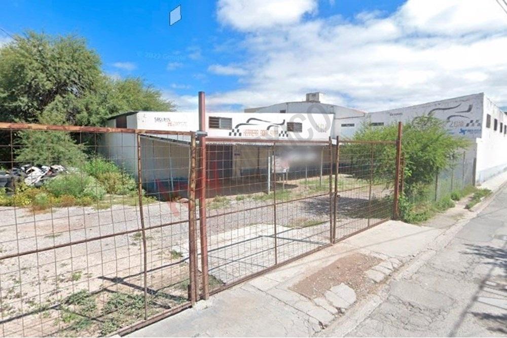Venta de Bodega y Terreno a Cuatro Cuadras de Centro de Matehuala S. L. p. Sobre Calle Benito Juárez
