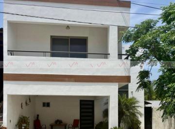 Casa · 320m² · 4 Recámaras · 2 Estacionamientos · Casa en Venta en San Jose Sur