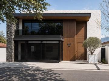 Casa · 490m² · 4 Recámaras · 3 Estacionamientos · Casa en Venta en Valle Alto