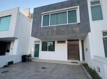 Casa de 4 habitaciones, Zapopan · Casa en Venta en La Cima