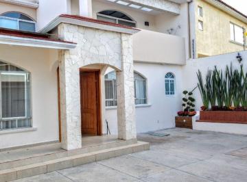 Casa de 3 habitaciones, Querétaro · Milenio Lll Casa en Venta 3 Rec 3 Est 4 Baños Terraza Balcón 1 Depto Bodega Ideal Adultos Mayores