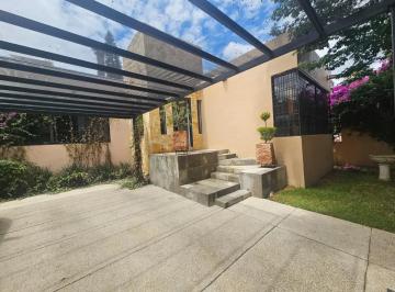1 · Casa en Venta en Villas del Mesón, Juriquilla - Amplia Residencia con 4 Recámaras