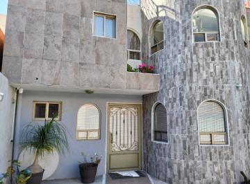 Casa · 350m² · 4 Recámaras · 3 Estacionamientos · Casa en Venta en Lomas de La Hacienda