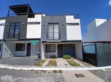 Casa en condominio · 98m² · 3 Recámaras · 2 Estacionamientos · Casa en Venta en Luna Bosque, Jardines de La Primavera, Zapopan