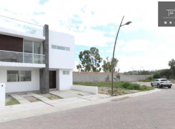 Casa en condominio · 220m² · 4 Recámaras · 2 Estacionamientos · Casa en Venta en }fracc. Cañadas del Arroyo, Tres Recámaras y Estudio, Cada Uno con Baño Completo, R