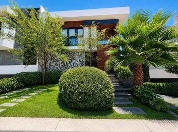 Casa en condominio · 665m² · 3 Recámaras · 9 Estacionamientos · Casa en Venta en Puerta Las Lomas