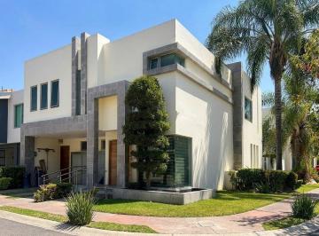 Casa en condominio de 3 habitaciones, Zapopan · Casa en Renta en Solares