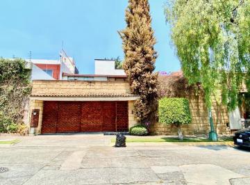 Casa · 440m² · 3 Recámaras · 4 Estacionamientos · Casa en Bosques de La Herradura