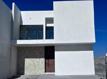 Casa · 227m² · 4 Recámaras · 2 Estacionamientos · Casa en Venta en Zona Viñedos, Torreón, Coahuila