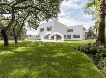 Casa de 4 habitaciones, Atizapán de Zaragoza · Casa de 1967 m² de Terrno con 4 Recámaras en Venta y Renta en Hacienda de Valle Escondido