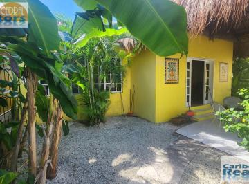 Casa · 225m² · 2 Recámaras · 1 Estacionamiento · House For Sale in Cozumel, Corpus Christi