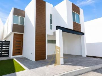 1 · Casa Contemporánea en Renta Sin Amueblar