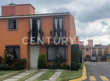 Dúplex · 145m² · 3 Recámaras · 2 Estacionamientos · Casa en Venta "Valle de La Hacienda" Toluca