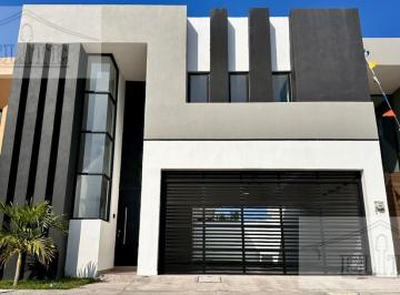 Casa · 230m² · 3 Recámaras · Casa en Venta en Lomas del Dorado con Excelentes Acabados