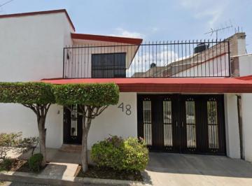 Casa de 4 habitaciones, La Paz · Casa en Remate en Calle Sauces, Floresta, Los Reyes Acaquilpan, Estado de México.